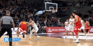 Personal ability! Li Kele killed the inside and turned into the attack and caused a foul.