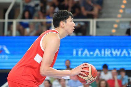 Media person: Zhou Qi can kill NBL. Now the inside lines that beat New Zealand for more than two meters are exposed.