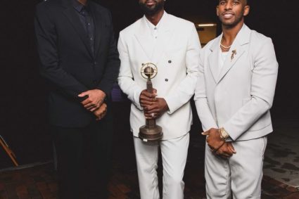 Anthony took a photo with Wade and Paul to congratulate Wade on entering the Hall of Fame: proud of my brother