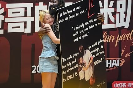 Dream! Xiao Nan shows a photo of himself and Harden: We hug matryoshka doll ~