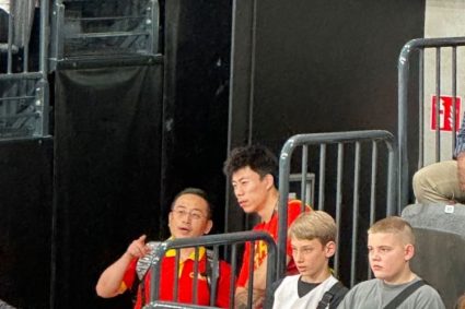 Blogger: The match between Canada and New Zealand is not over yet. Zhang Zhenlin has been the first to come to the venue.