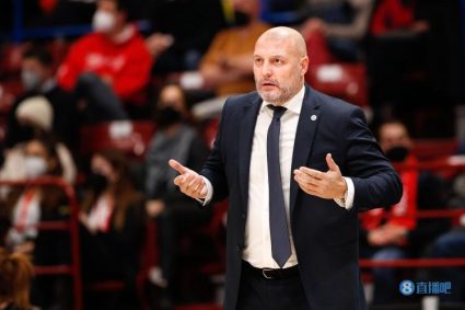 Media people talk about the performance of men’s basketball this morning: transfer the ball is worthy of being praised by defenders to reduce solo work and find better opportunities.