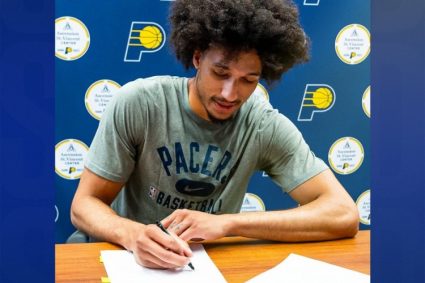 Official Pacers: team signs a two-way contract with Kendall Brown